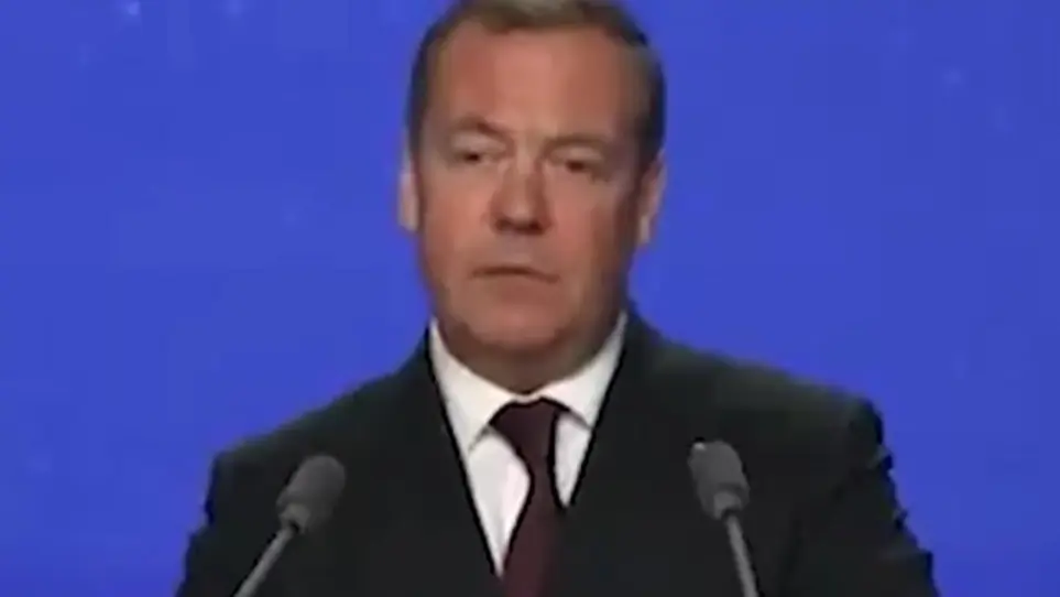 Putin odlikovao Medvedeva