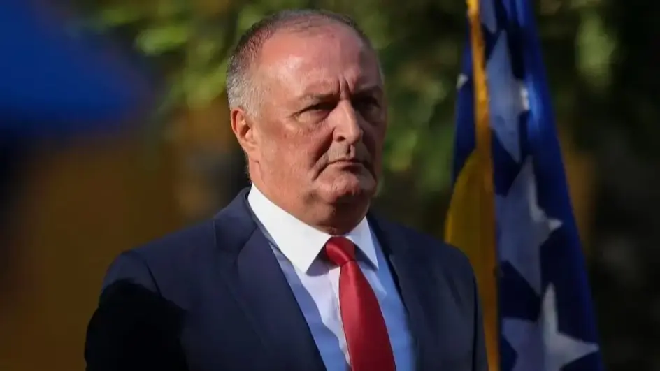 Helez blocks Szijjártó’s landing in Banja Luka