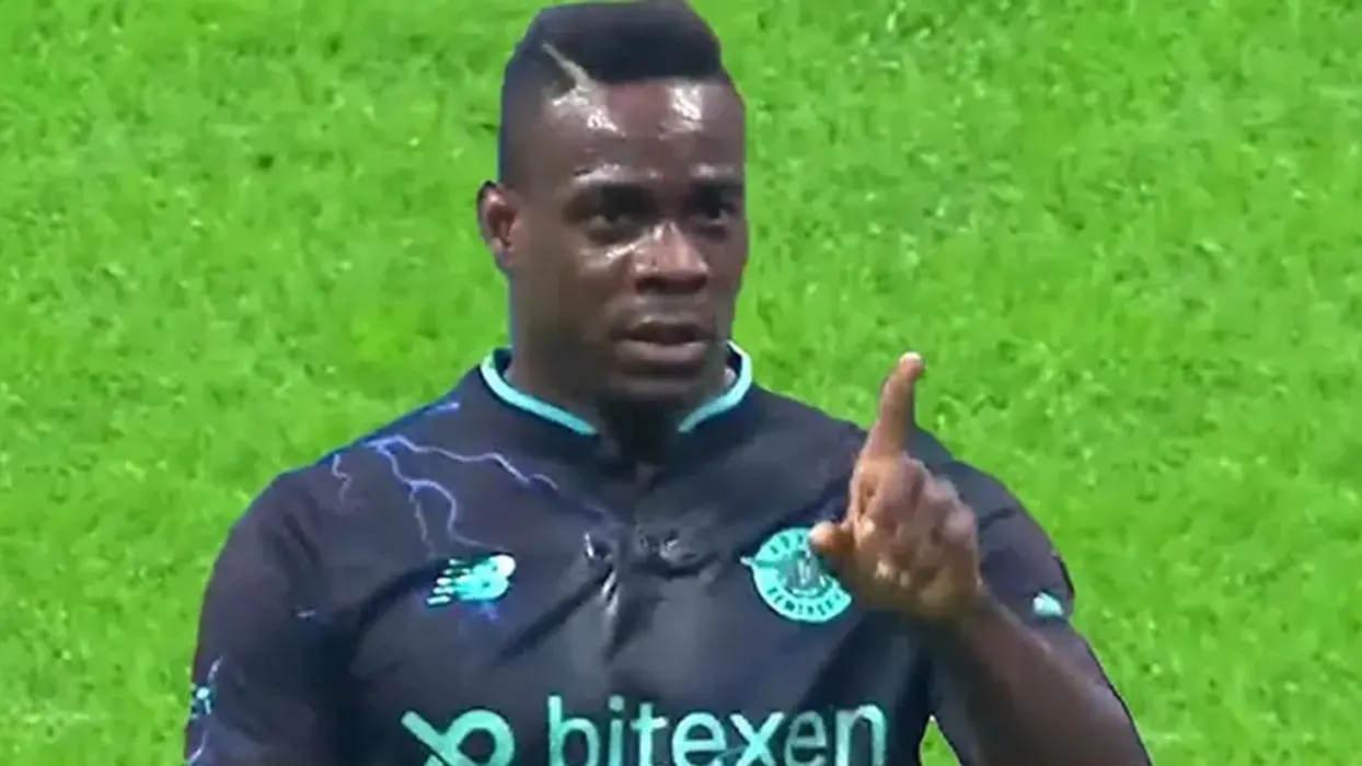 Baloteli potpisao za Đenovu