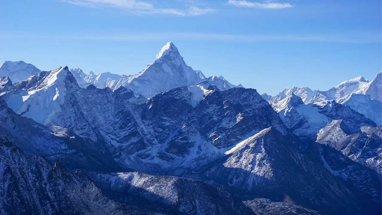 Mont-everest-081124
