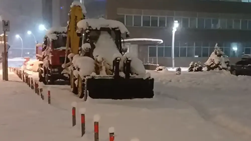 Banjaluka u kolapsu - Stanivuković odmara na Jahorini, njegove mašine na parkingu