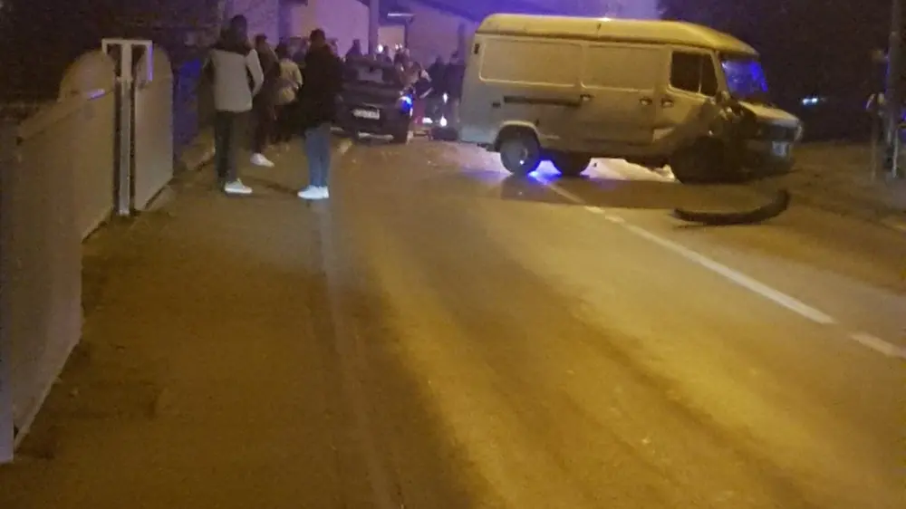 Dvoje povrijeđenih u sudaru auta i kombija u Banjaluci