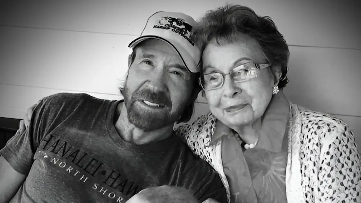 Preminula majka Čaka Norisa