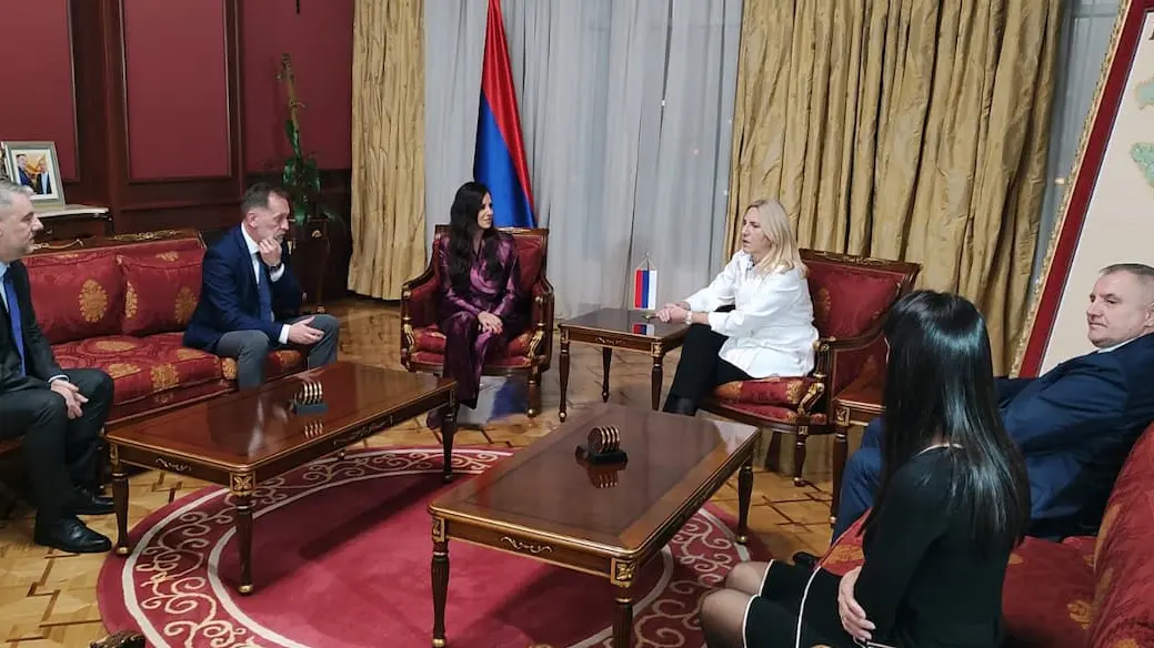 Zvaničnici sa Tamarom Vučić