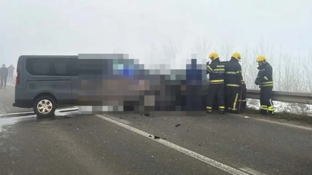 Žestok sudar kombija i dva automobila u Bijeljini