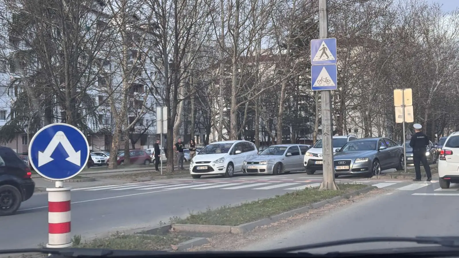 Sudar tri auta u Obilićevu, gužva na tranzitu