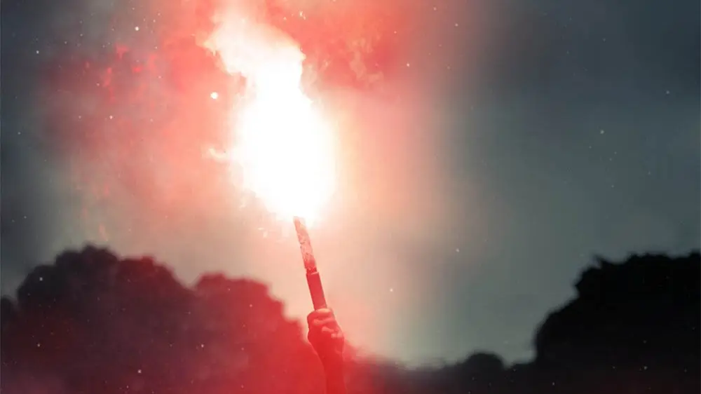 Tokom slavlja ispalili signalne rakete pa zapalili šumu