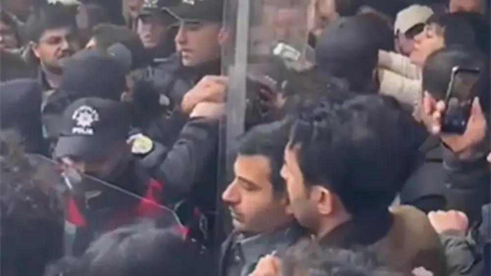 Turska protest 010525