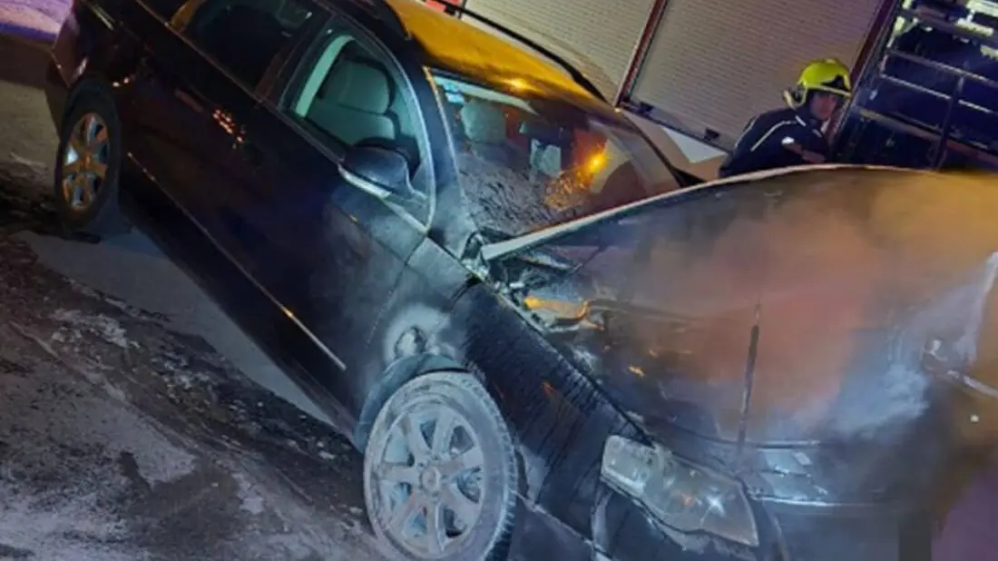 Gorjeli automobil i krov garaže u Banjaluci