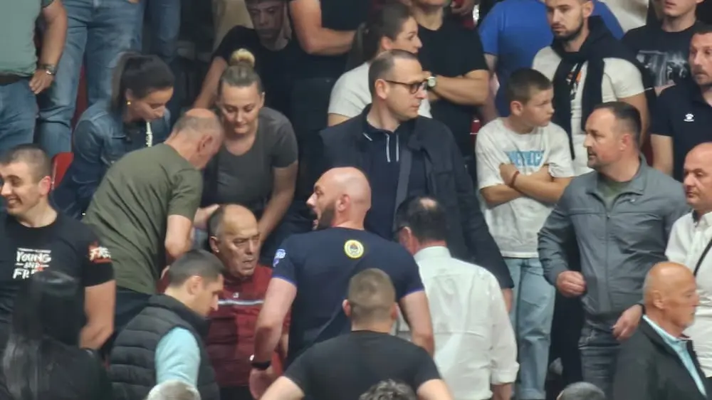 Šobot ukazao pomoć navijaču na košarkaškoj utakmici