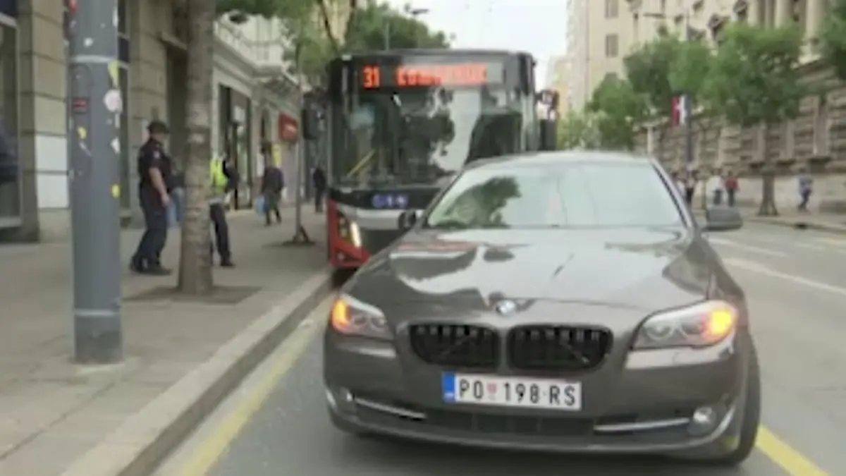 Sudar autobusa i automobila u Beogradu: Devetoro povrijeđenih, među njima troje djece