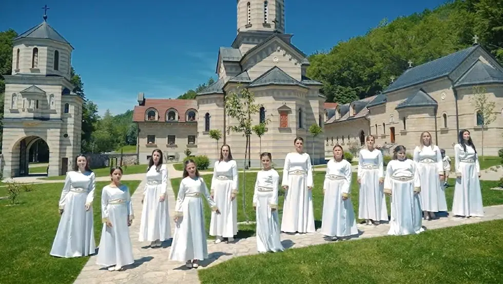 Spot o čudotvornoj ikoni Presvete Bogorodice Trojeručice snimljen u manastiru Osovica
