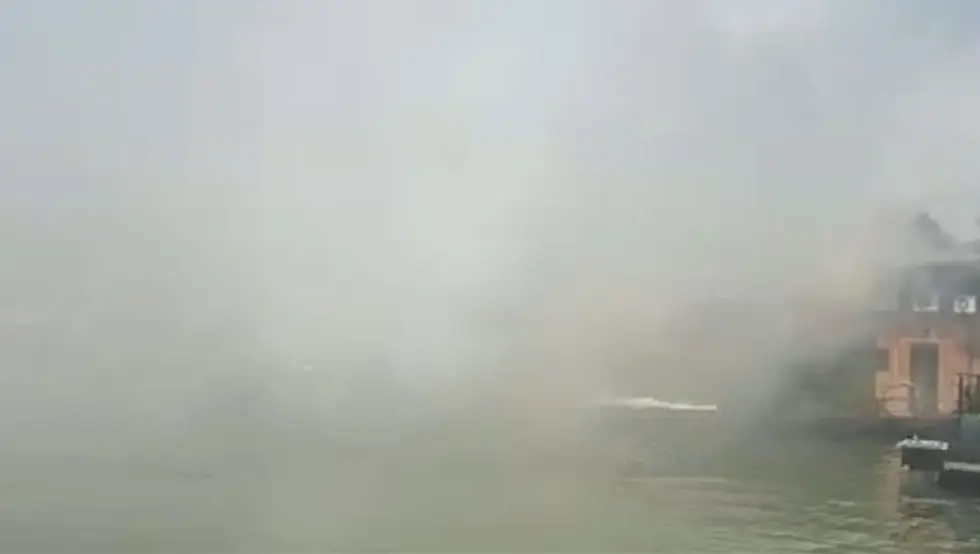 (VIDEO) Gori splav u Beogradu