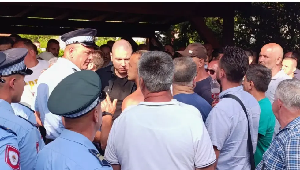Incident ispred kuće Milana Miličevića, stigla Žandarmerija