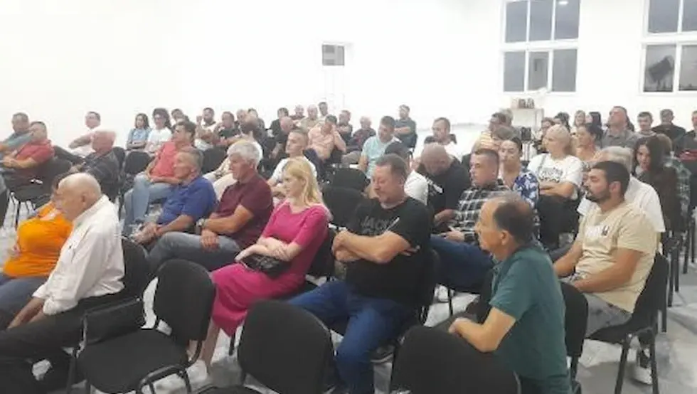 BIJELJINA-VELIKA OBARSKA: Uz veliko interesovanje članova održana izborna konferencija SNSD