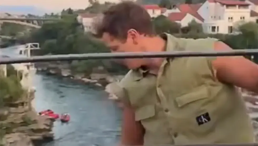 Pojavio se novi snimak skoka turiste sa Starog mosta