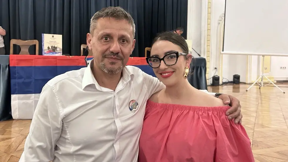 Zahvalnost gardista: Našoj novinarki uručena monografija „Garda – duša Republike Srpske“