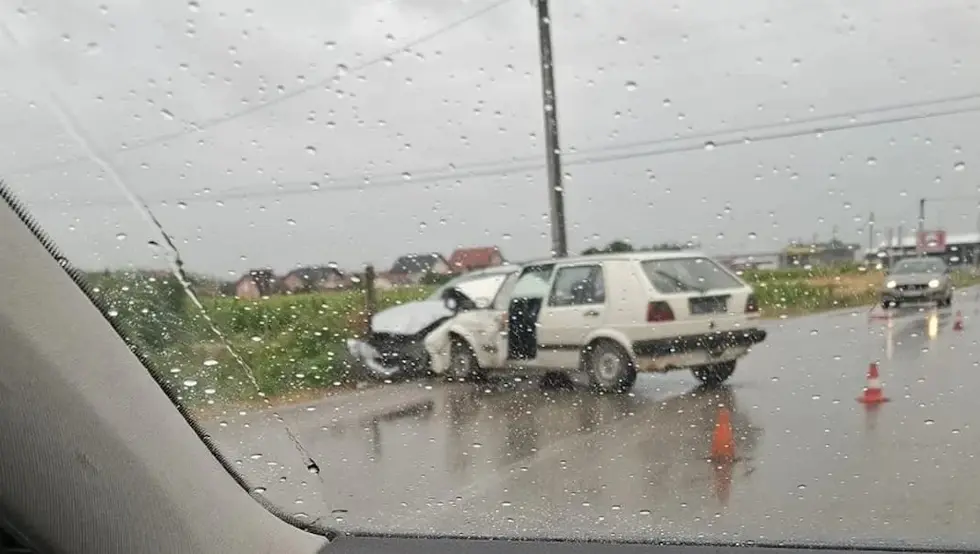 Sudar kod Bijeljine, povrijeđen vozač