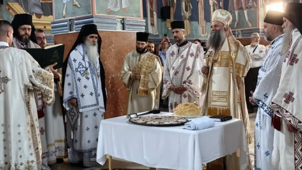 Patrijarh Porfirije služio liturgiju u Svetoarhangelskom manastiru