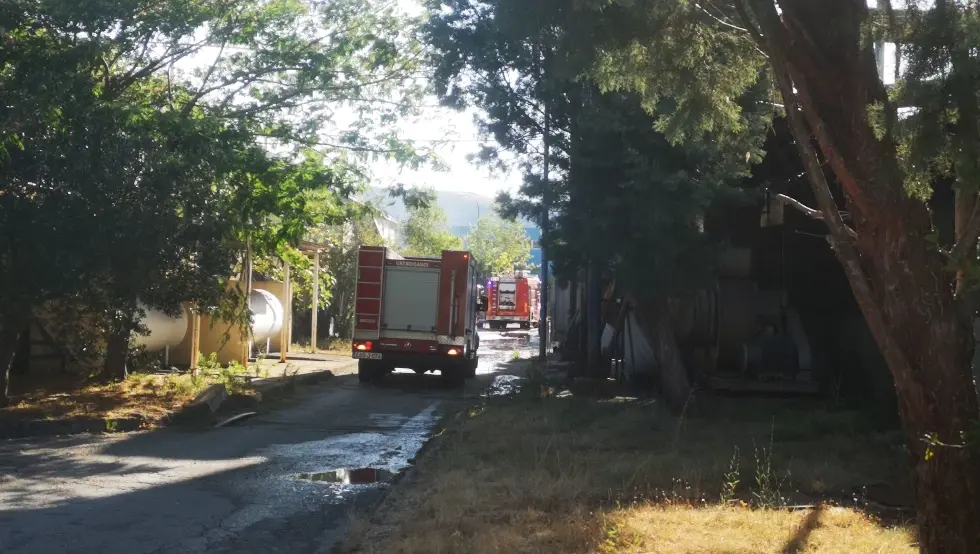 Teška situacija u mostarskoj firmi: Požar u blizini plinskih boca