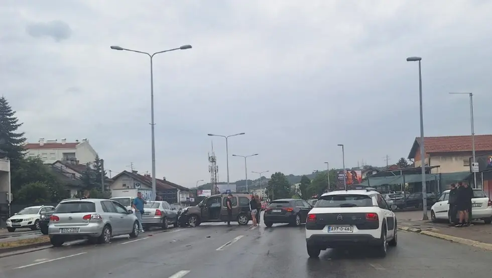 Lančani sudar u Banjaluci: Slupano više automobila
