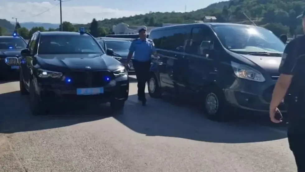 Šmitova pratnja napravila incident na ulazu u Potočare
