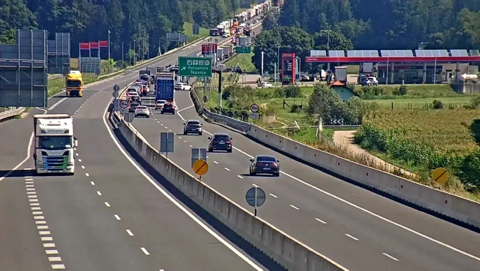 Strašna nesreća na auto-putu ka Ljubljani: Poginulo pet osoba