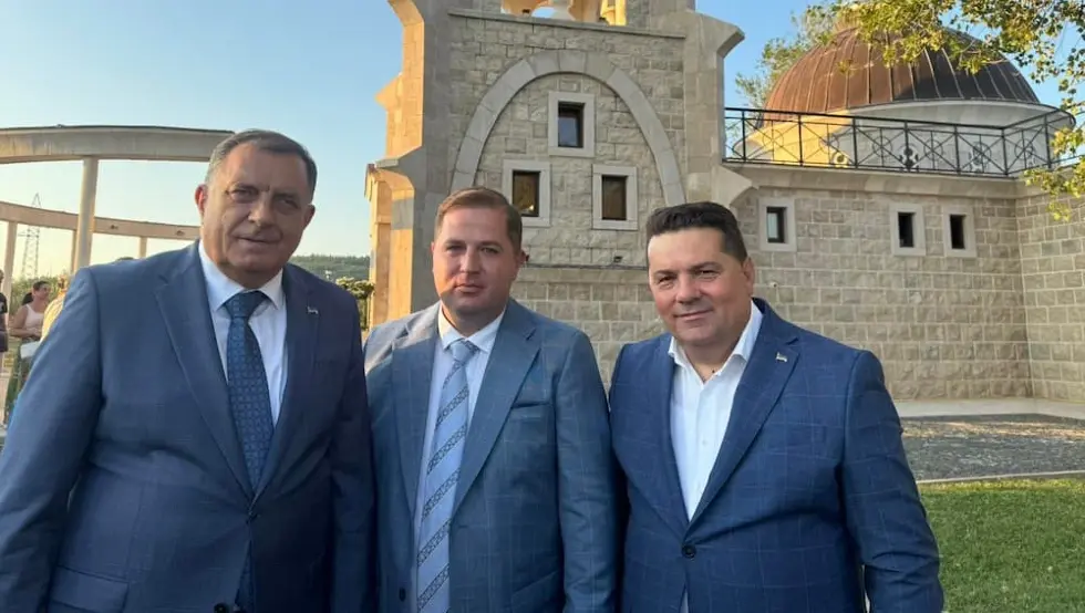 Nikola Vukelić Milorad Dodik i Nenad Stevandić