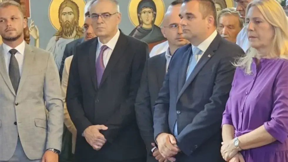 Mitropolit Fotije služi liturgiju povodom jubileja hrama u Tesliću, prisustvuje Cvijanovićeva