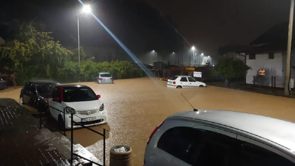 Poplave u Laktašima, voda u Gradskoj upravi, Domu zdravlja i domaćinstvima