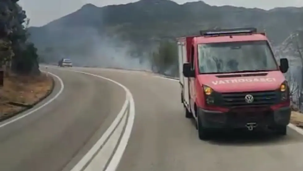 Zapalio se automobil u tunelu Ivan, obustavljen saobraćaj