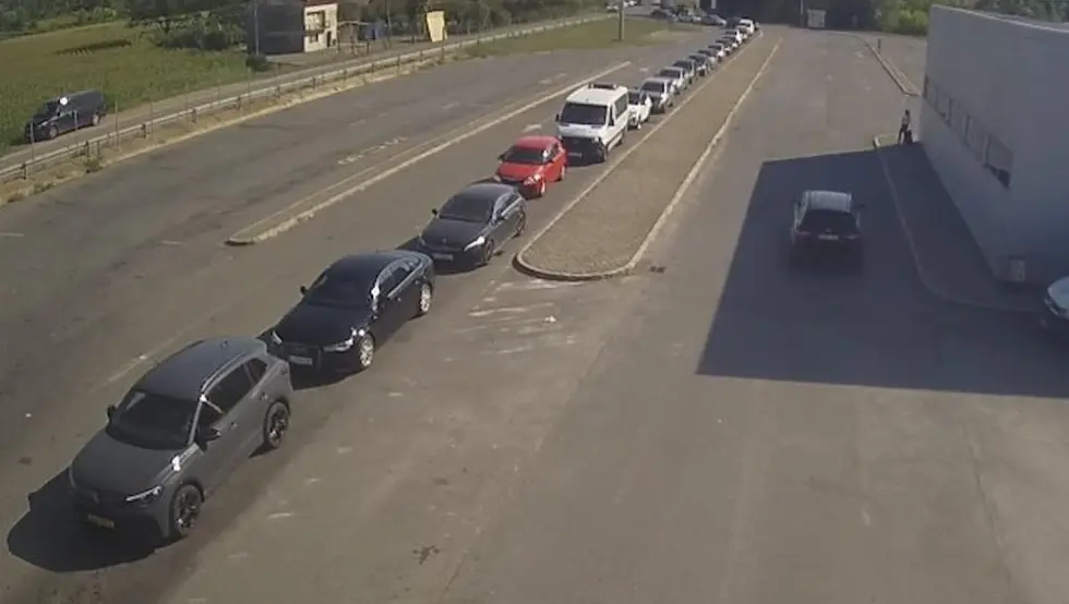 Duge kolone vozila na izlazu iz BiH