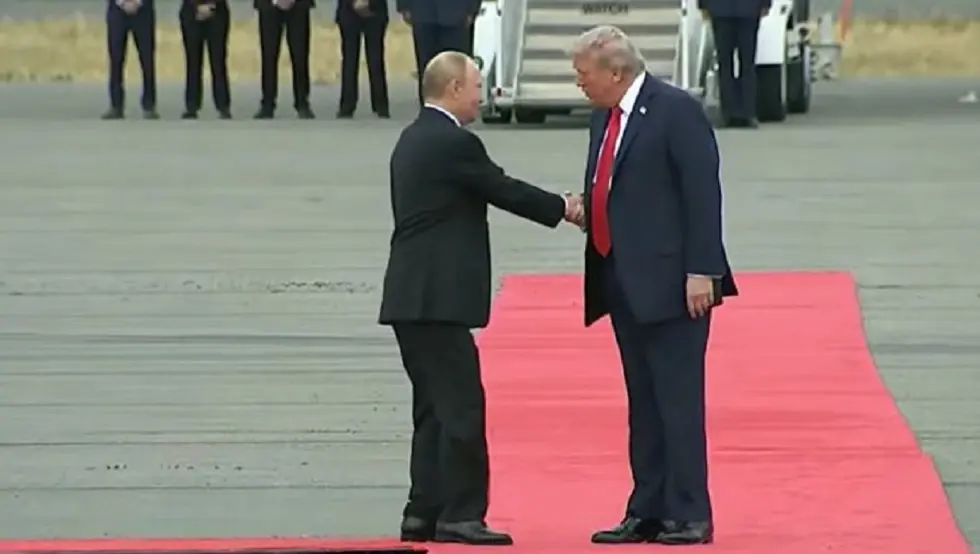 Tramp dočekao Vladimira Putina na crvenom tepihu u Enkoridžu