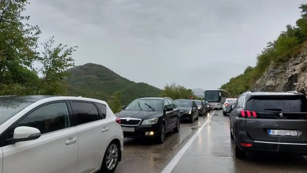 Velike gužve na graničnim prelazima sa Crnom Gorom