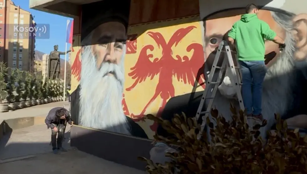 Prekrečeni murali posvećeni patrijarhu Pavlu i mitropolitu Amfilohiju u Sjevernoj Mitrovici