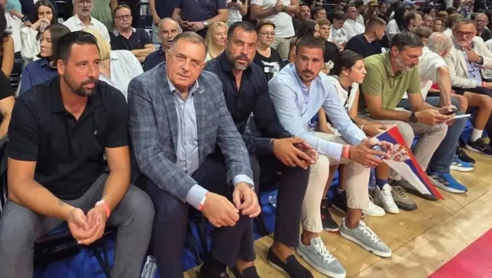 Dodik na utakmici Srbija Slovenija
