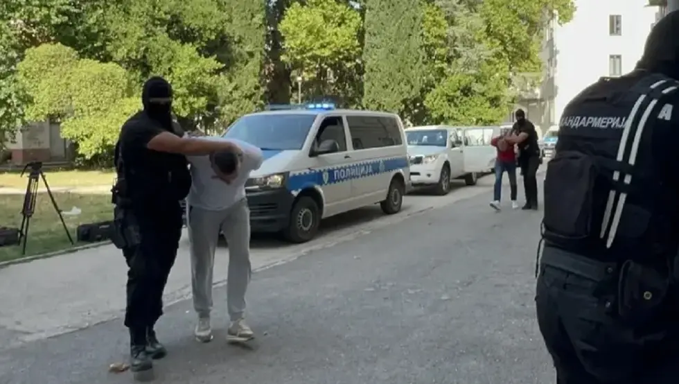 (VIDEO) Uhapšeni u velikoj policijskoj akciji sprovedeni u PU Trebinje