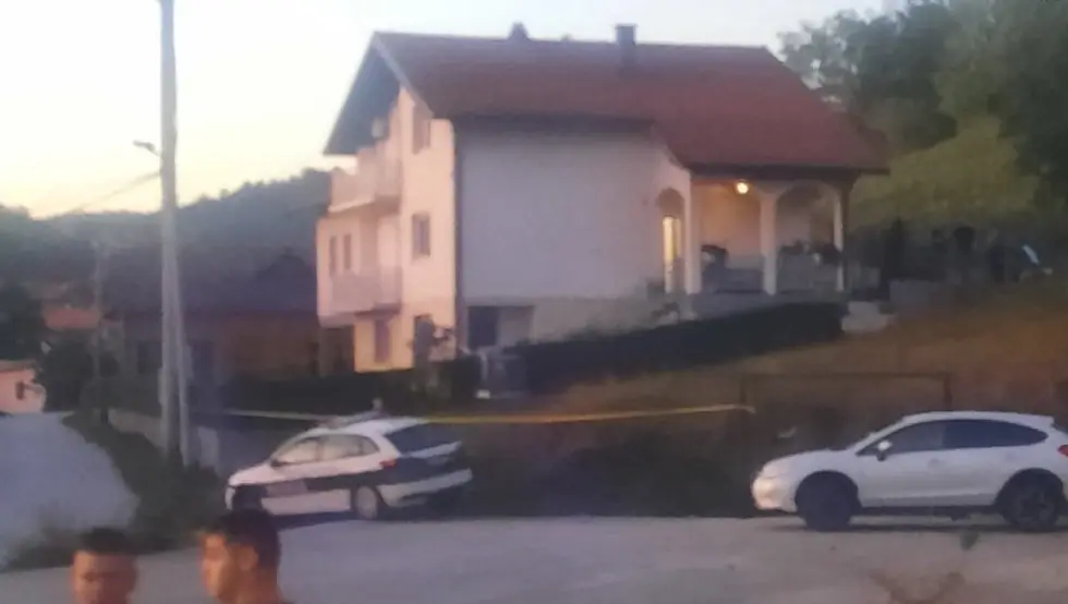 Završen uviđaj u Gračanici: Muškarac preminuo od posljedica uboda oštrim predmetom
