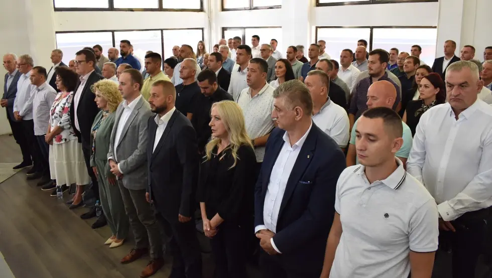 Članovi glavnog odbora SDS-a satima na jednoj tački dnevnog reda