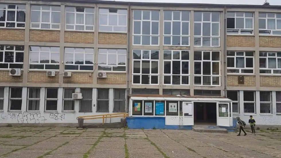 Užas u Tuzli: Tinejdžer izboden u blizini škole