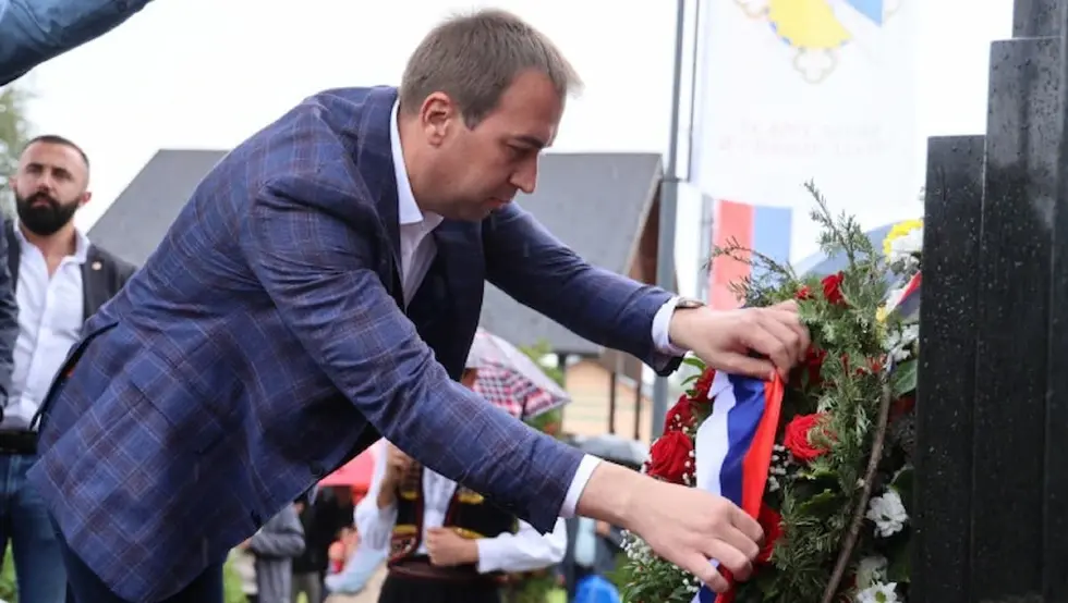 Selak i Egić položili vijenac na spomen-ploču poginulim borcima VRS u Piskavici