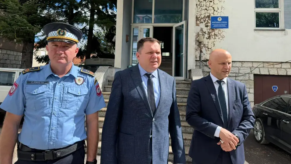 sastanak policija