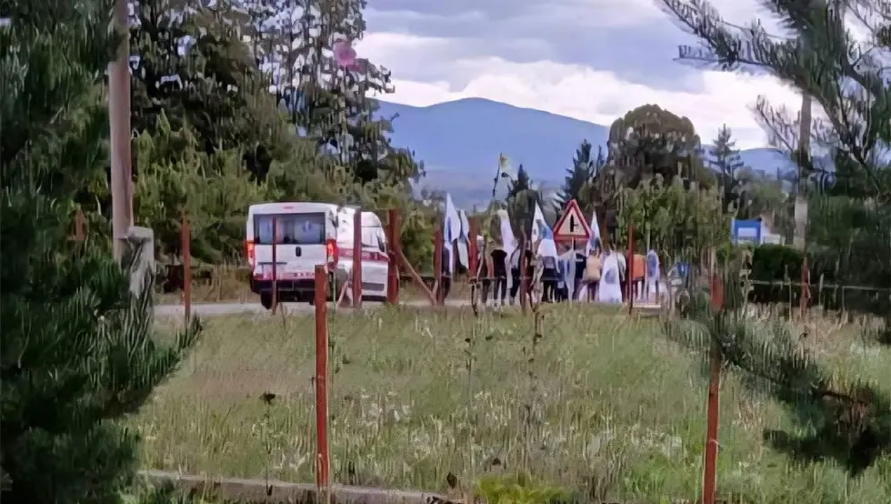 Bosanski Petrovac: Ratnim zastavama tzv. Armije RBiH i pokličima "Alahu ekber" zastrašuju Srbe