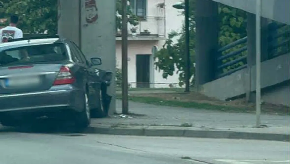 Udario u pasarelu 2