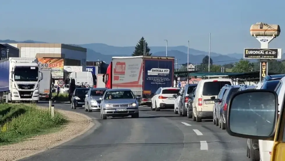 Zbog blokada obustavljen teretni saobraćaj na dva granična prelaza