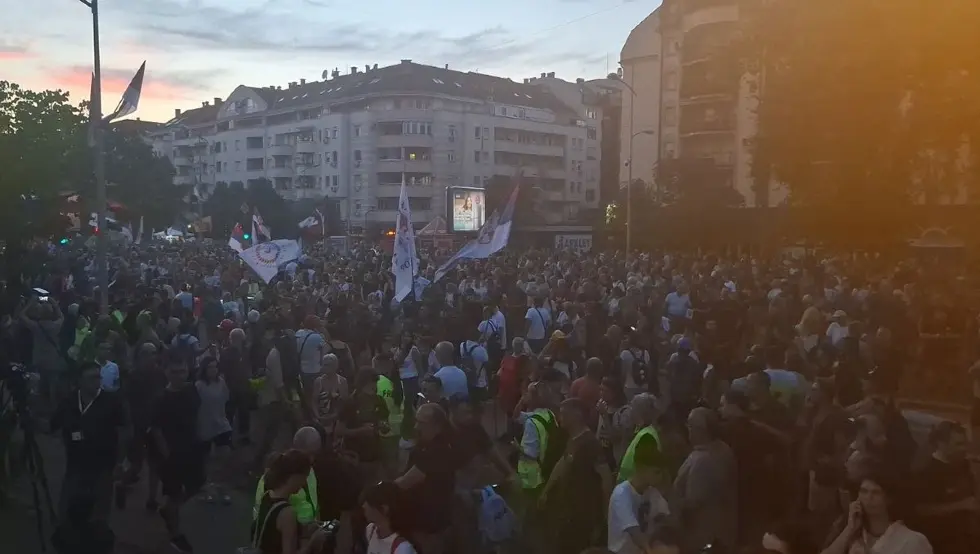 Veliki protest u Novom Sadu: "Srbijo, da li se čujemo?"
