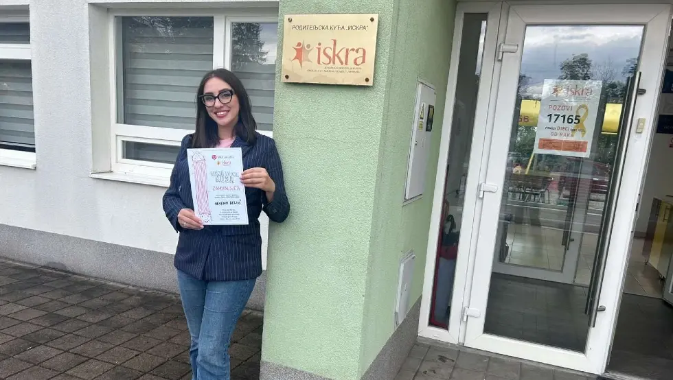 (FOTO) Human gest novinarke portala Provjereno.info