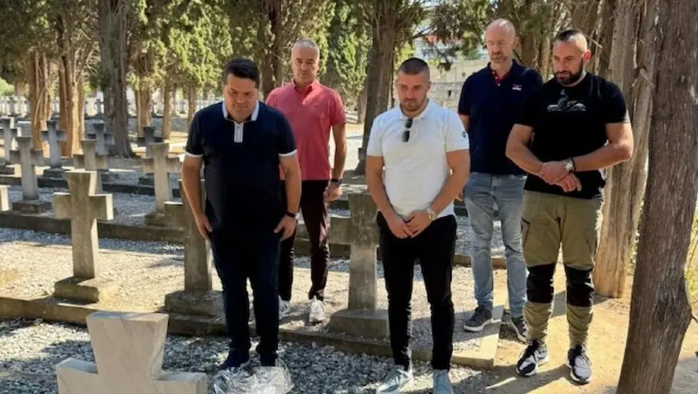 Delegacija NSRS posjetila vojničko groblje na Zejtinliku