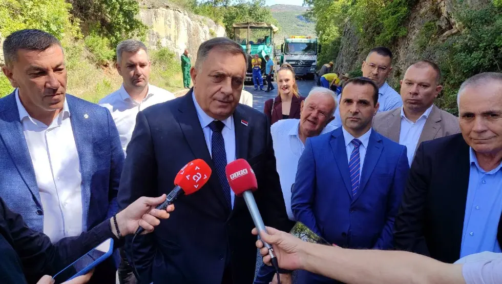 Dodik: Biće prošireni kapaciteti škole u Bileći