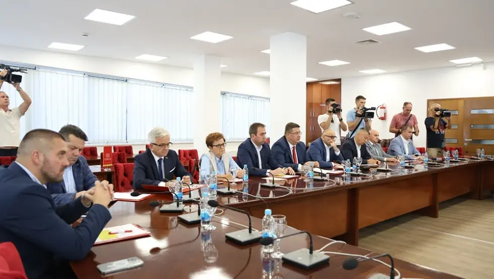 Počeo sastanak vladajuće koalicije